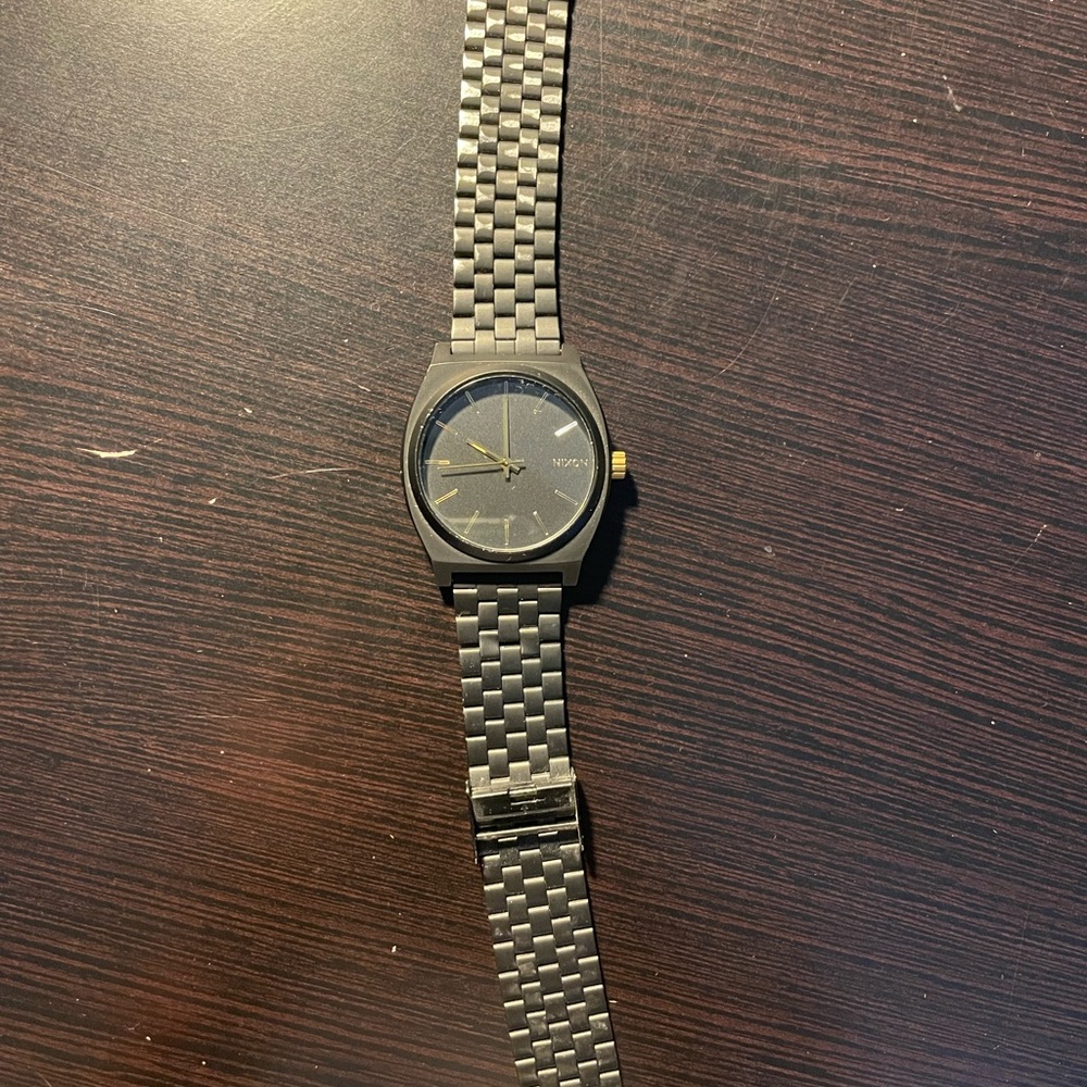 Nixon watch